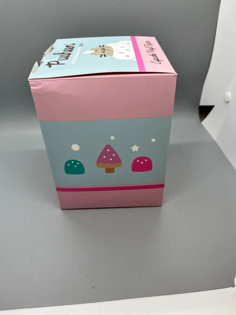 NIB Pusheen Cupcake vinyl Figure